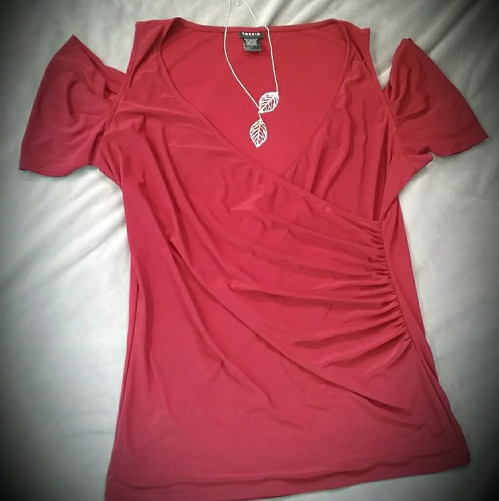 **SOLD** Torrid 1 Sexy Cold Shoulder Tee